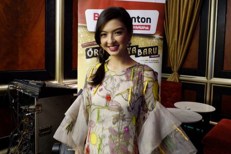 Artis peran Raline Shah dalam Gala Premier Orang Kaya Baru di Bandung, Jumat (18/1/2019).