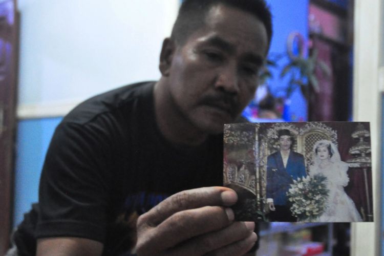 Foto Rubiyanti (37), tenaga kerja Indonesia asal Kabupaten Semarang yang sudah 11 tahun lebih tak diketahui rimbanya. Keluarganya di Desa Pagersari, Kecamatan Bergas, berharap pemerintah turun tangan mencari keberadaan Rubiyanti.