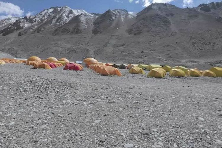 Tim Wissemu tiba di Everest Basecamp, Nepal, Kamis (19/4/2018).