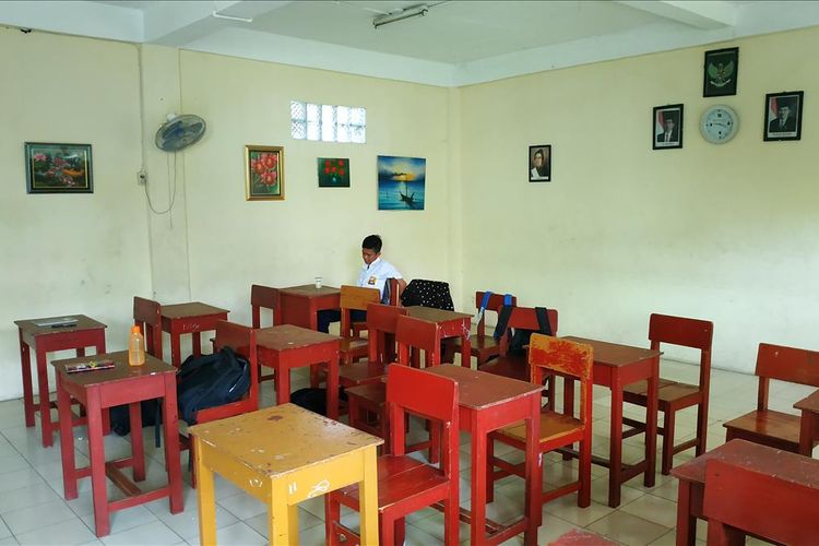 SMP swasta di Bekasi Selatan berusaha bertahan dengan jumlah siswa baru yang hanya 1 digit pada tahun ajaran 2019/2020.