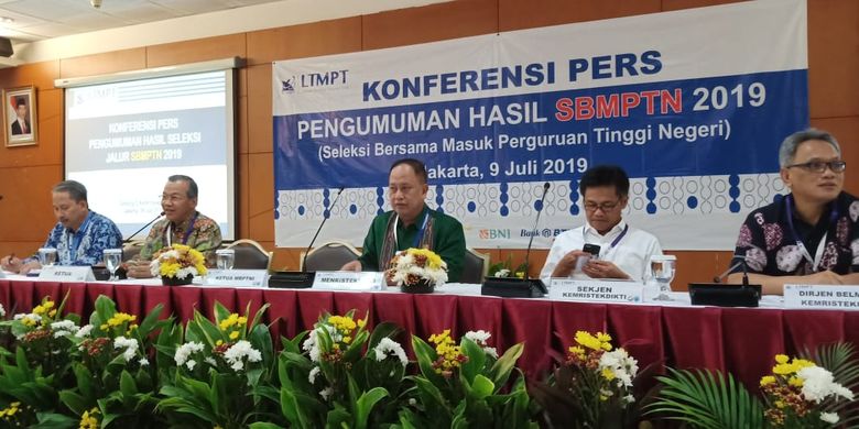 Kementerian Riset, Teknologi dan Pendidikan Tinggi (Kemenristekdikti) bersama Lembaga Tes Masuk Perguruan Tinggi (LTMPT) siang ini menggelar konferensi pers Pengumuman Hasil SBMPTN 2019 di Gedung Kemenristekdikti, Jakarta (9/7/2019).