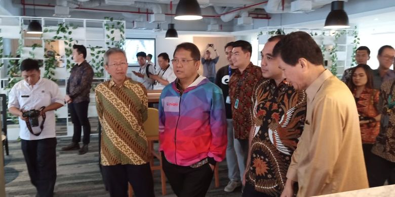 Menteri Komunikasi dan Informatika Rudiantara didampingi Bupati Tangerang Ahmed Zaki Iskandar meresmikan perluasan Tech Incubator Skystar Ventures yang berlokasi di lantai 11, New Media Tower Universitas Multimedia Nusantara (UMN) pada (06/09/2019).