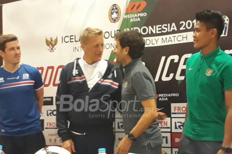 Sesi konferensi pers timnas Indonesia kontra Islandia di Hotel Fairmont, Sabtu (13/1/2018).