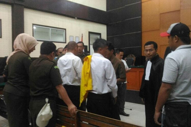 Suasana ruang sidang di PN Jakarta Timur setelah Hakim Ketua Gede Ariawan memvonis para terdakwa perampokan dan pembunuhan di Pulomas pidana hukuman mati dan seumur hidup.