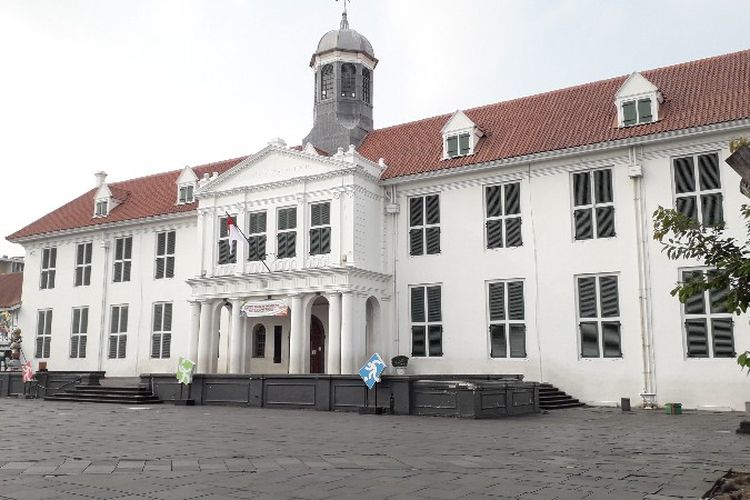 Museum Fatahillah adalah salah satu objek wisata di kawasan Taman Fatahillah, Jakarta Barat yang menjadi tujuan terpopuler pengunjung di Kota Tua. 