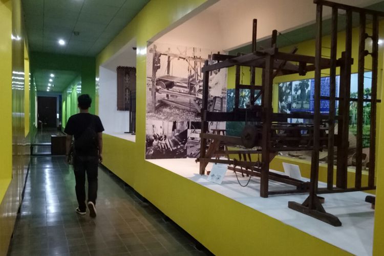 Ragam tenun dan alatnya asli Indonesia di Museum Nasional Sejarah Alam Indonesia (Munasein)