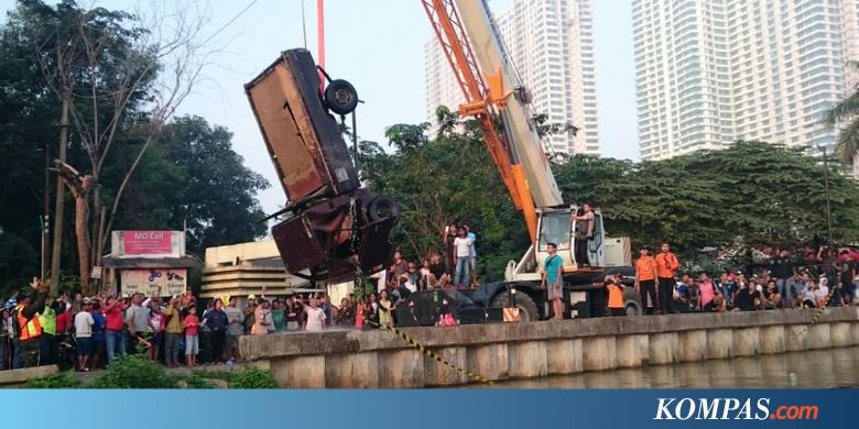 Mobil "Pick-up" Tenggelam di Kalimalang, Sopir Belum Ditemukan