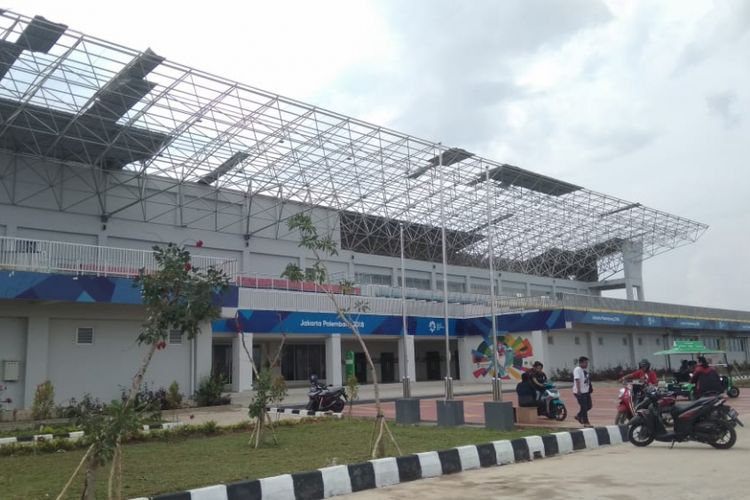 Salah satu venue di kompleks Jakabaring Sport City (JSC) Palembang,Sumatera Selatan mengalami kerusakan di atap usai dihantam angin puting beliung. Dari kejadian tersebut 14 venue mengalami kerusakan ringan dan berat.