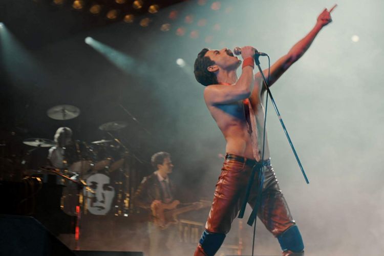 Aktor AS Rami Malek berperan sebagai vokalis band Queen, Freddie Mercury, dalam film Bohemian Rhapsody (2018).