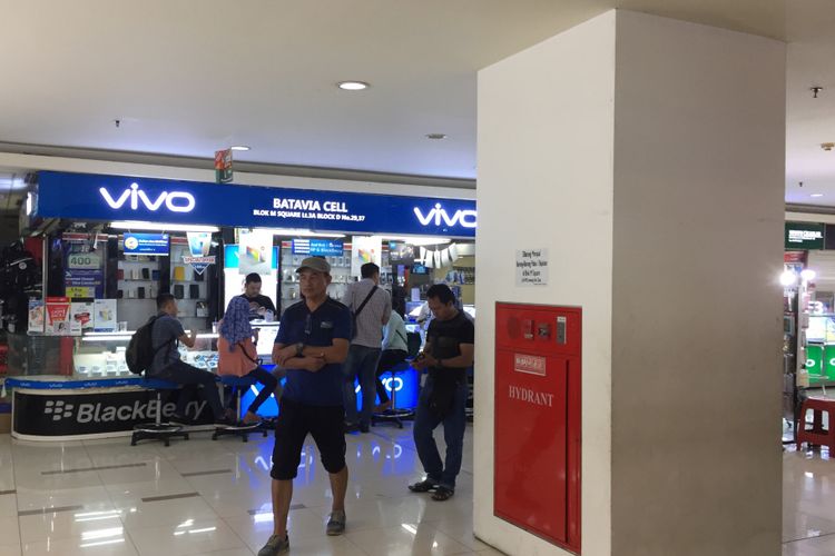 Suasana pusat elektronik di Blok M Square, Sabtu (16/9/2017).