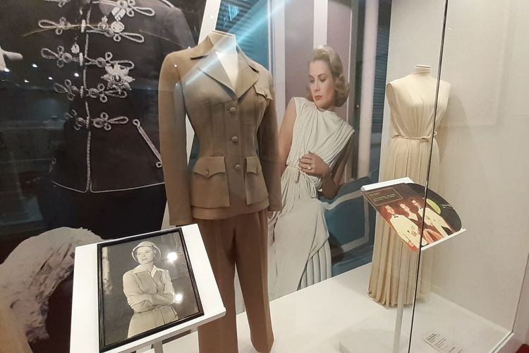 Sejumlah pakaian yang pernah dikenakan Putri Grace Kelly semasa hidup. Barang-barang pribadi mantan aktris Hollywood ini dipamerkan di Galaxy Macao dalam pameran berjudul Grace Kelly-From Hollywood to Monaco.