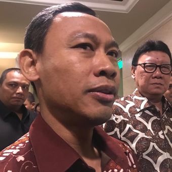 Komisioner Komisi Pemilihan Umum (KPU), Pramono Ubaid Tanthowi, usai menghadiri Rapat Koordinasi Nasional (Rakornas) Bidang Kewaspadaan Nasional dalam rangka penyelenggaraan Pemilu 2019 di Hotel Grand Paragon, Jakarta Barat, Rabu (27/3/2019).