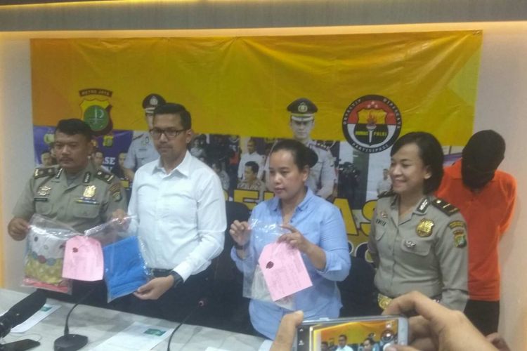 Polres Metro Jakarta Selatan, Selasa (8/8/2017), merilis hasil penyidikan kasus perkosaan terhadap anak-anak di bawah umur yang melibatkan seorang montir mobil di Pejaten, Pasar Minggu.
