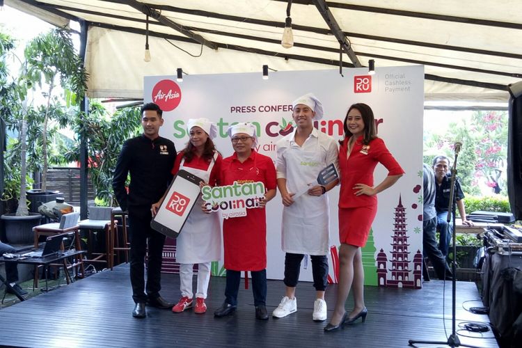 Launching bazar kuliner Santan Coolinair yang diselenggarakan oleh AirAsia dan DOKU  Walet sebagai metode pembayarannya, mulai 29 September - 1 Oktober 2017, di Senayan City, Jakarta.