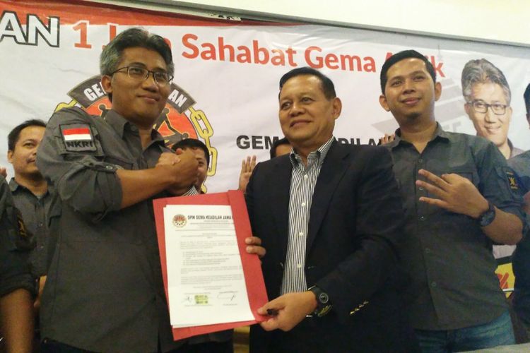 Calon Gubernur Jawa Barat nomor urut 3 Sudrajat menandatangani kontra politik dengan organisasi sayap PKS Gema Keadilan.