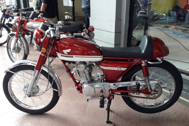 Honda CB 125 yang dijual di gelaran Otobursa Tumplek Blek 2018 di Gambir Expo, JIExpo Kemayoran, Jakarta pada penyelenggaraan hari pertama, Sabtu (21/7/2018).