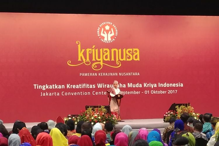Presiden Joko Widodo menghadiri pameran kriyanusa di Jakarta Convention Center, Jakarta, Rabu (27/9/2017).