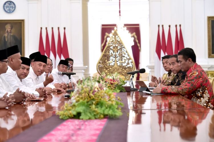 Perwakilan Petani Yang Tergabung Dalam Asosiasi Petani Tebu Rakyat Indonesia (APTRI) Saat Bertemu Dengan Presiden Joko Widodo di Istana Negara, Jakarta. 