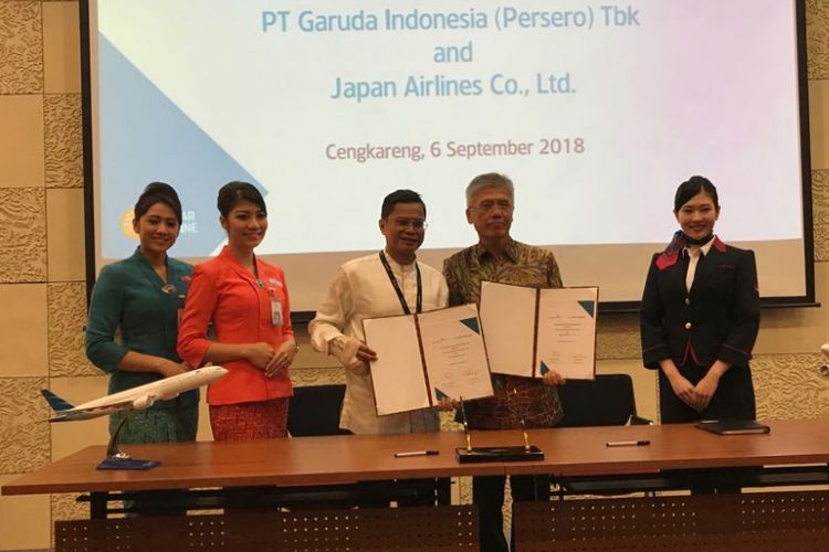 Direktur Utama Garuda Indonesia Pahala Mansury usai menandatangi kerja sama dengan Japan Airlines di Cengkareng, Tangerang, Kamis (6/9/2018).