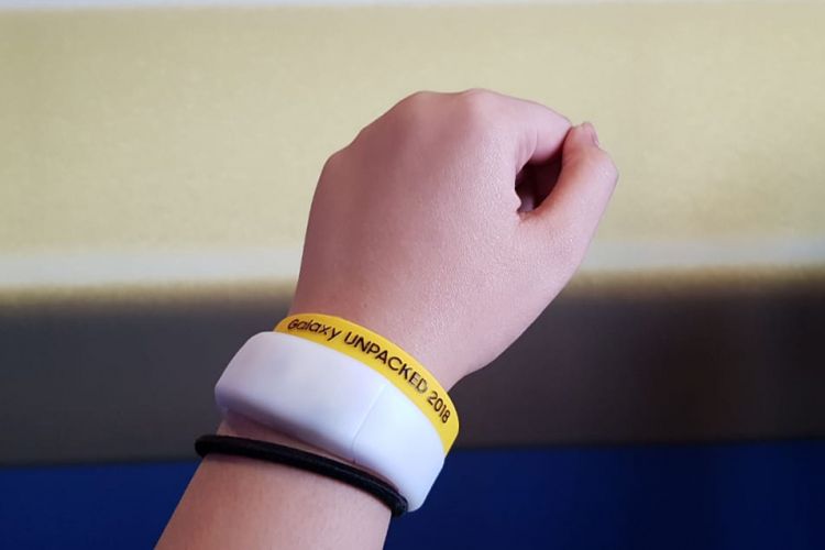 Gelang yang dibagikan Samsung bagi peserta peluncuran Galaxy Note 9 di New York, Kamis (9/8/2018).