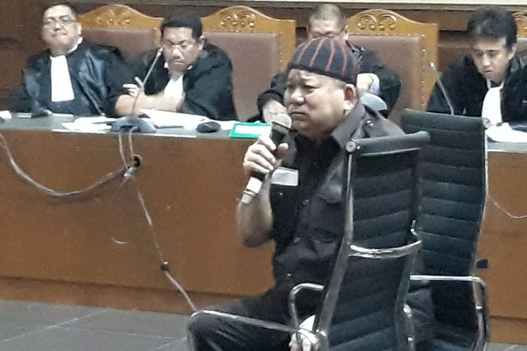 Direktur Utama PT Sawit Golden Prima Hery Susanto alias Abun duduk di kursi terdakwa di Pengadilan Tipikor Jakarta, Senin (30/4/2018).