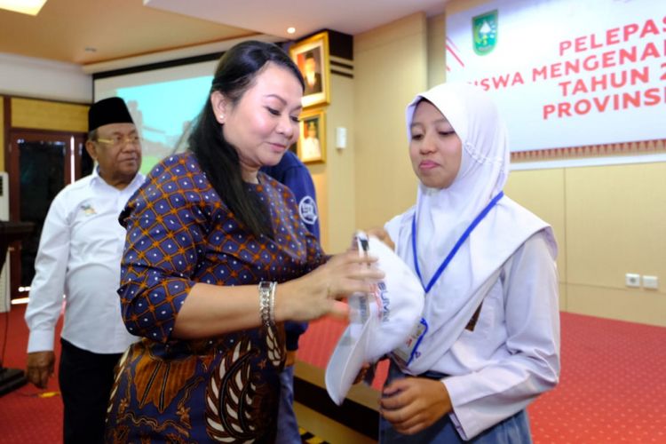 PT Perusahaan Gas Negara Tbk (PGN) mengirim 23 pelajar SMA/SMK dan SLB terbaik Provinsi Riau untuk mengikuti kegiatan Siswa Mengenal Nusantara (SMN) di Maluku pada 15-25 Agustus 2018.