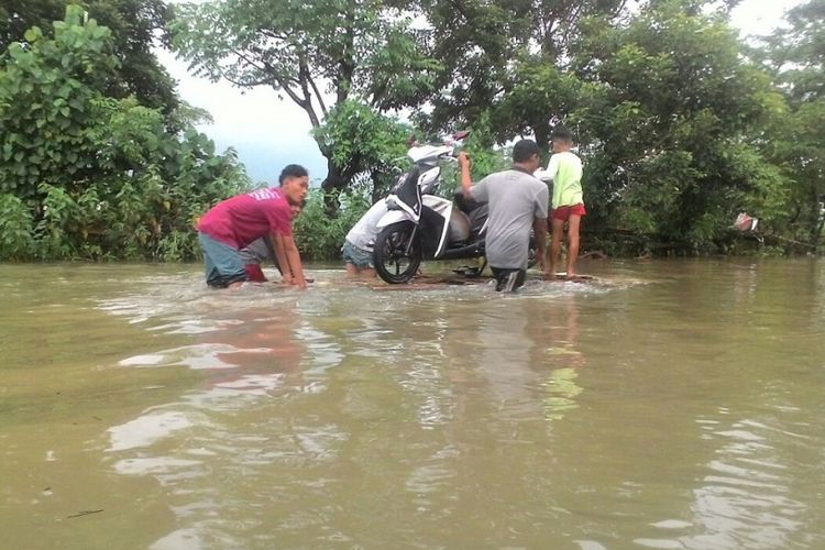Kondisi banjir di Kota Makassar yang menggenangi ribuan rumah dengan ketinggian bervariasi, mulai dari 50 sentimeter hingga 1,5 meter. Banjir terparah di Kompleks Kodam Tiga, Kelurahan Katimbang, Kecamatan Biringkanaya, Makassar, yang mencapai 1,5 meter dan menggenangi rumah warga hingga seukuran dada orang dewasa.