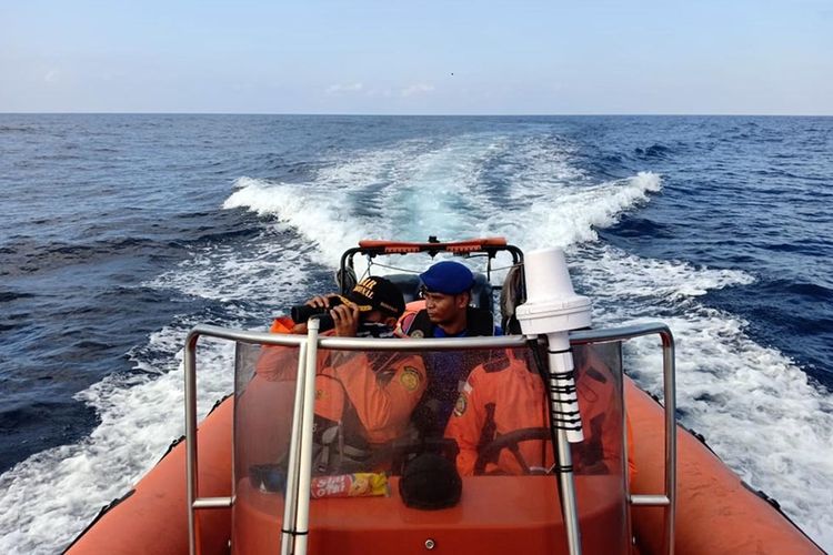 Tim SAR gabungan melakukan pencarian seorang nelayan asal Pulau Morotai, Maluku Utara yang hiang saat melaut, Jumat (06/09/2019)