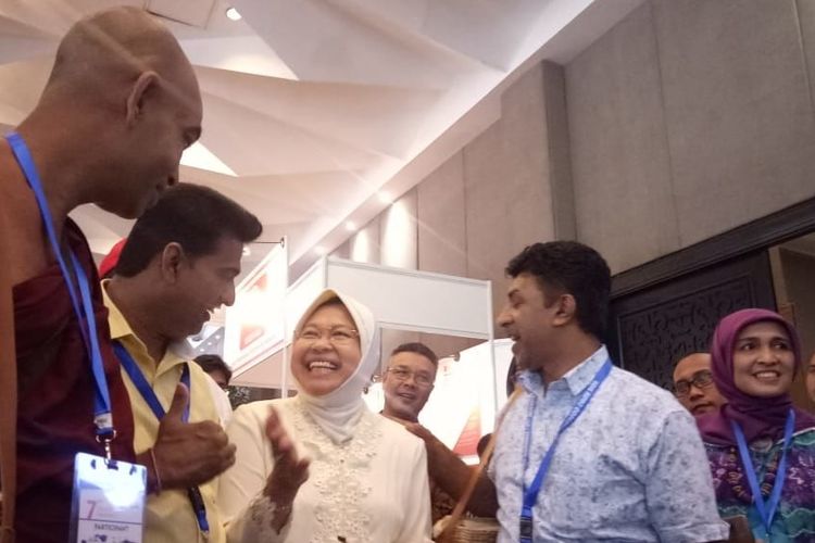 Wali Kota Surabaya Tri Rismaharini menyambut para tamu dari berbagai negara se-Asia Pasifik dalam Kongres Ke-7 UCLG-ASPAC 2018.