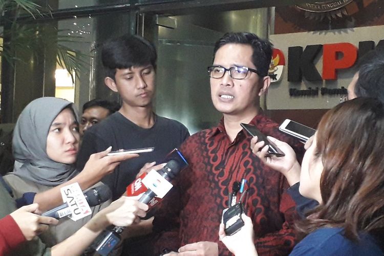 Juru Bicara KPK Febri Diansyah memberi keterangan di Gedung KPK, Kamis (18/7/2019).