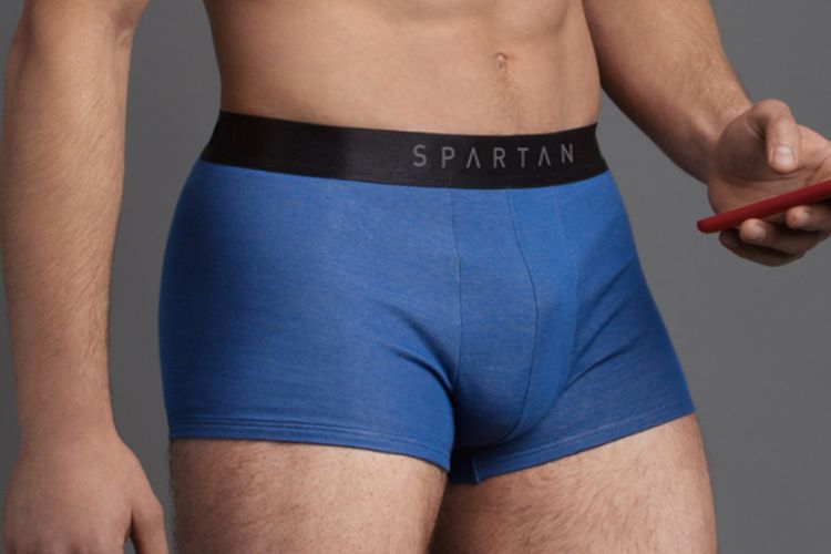 Celana dalam dengan material perak dan katun produksi Spartan ini diklaim mampu membendung pancaran sinyal telepon selular yang diduga bisa mengganggu kualitas sperma.