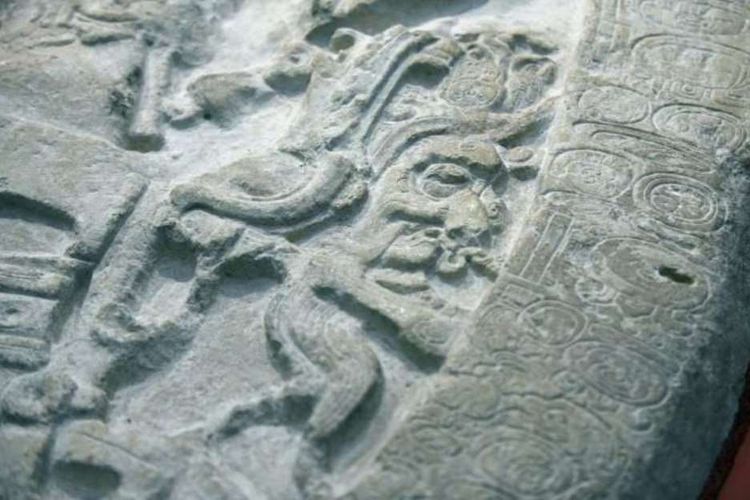 Prasasti berusia 1.500 tahun menunjukkan ukiran raja Maya, Chak Took Ichaak.