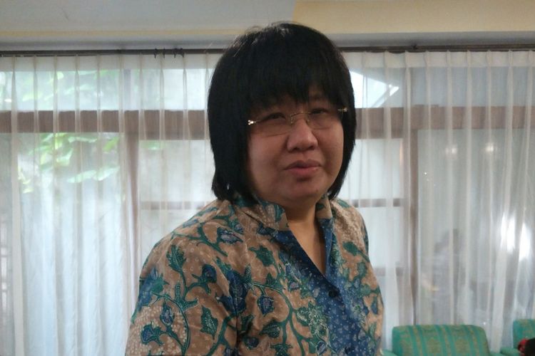 Lydia Wongso, konsultan hukum Falcon Pictures, setelah menggelar jumpa pers berkait kisruh hak cipta film Benyamin Biang Kerok di kantor Falcon Pictures di Jalan Duren Tiga, Jakarta Selatan, Jumat (20/4/2018).
