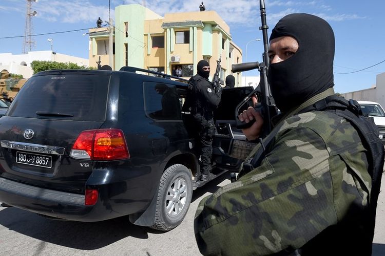 Pasukan khusus Tunisia berjaga saat peringatan serangan teroris di Ben Guerdane pada 7 Maret 2017.