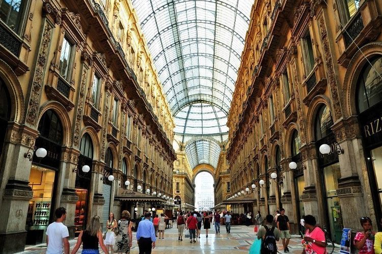 Pusat perbelanjaan Galleria Vittorio Emanuele II di kota Milan, Italia.