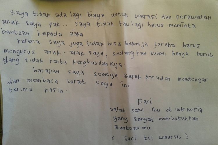 Surat yang ditulis oleh Suci Tri Winarsih untuk Presiden Jokowi di Solo, Jawa Tengah, Selasa (17/4/2018).