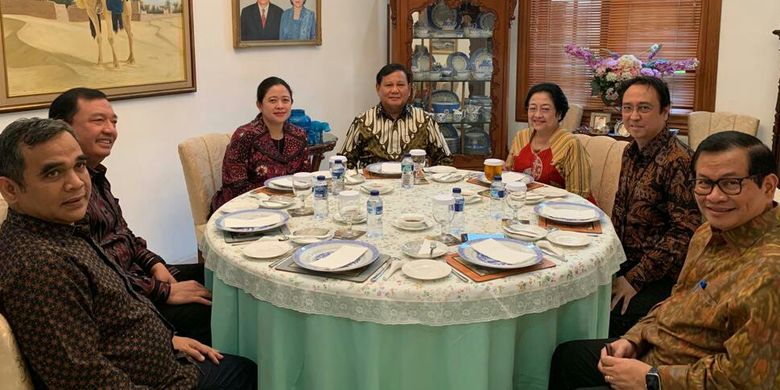 Megawati dan Prabowo bertemu didampingi Sekjen PDI-P Hasto Kristiyanto, Sekjen Gerindra Ahmad Muzani, Kepala BIN Budi Gunawan, Puan Maharani, dan Seskab Pramono Anung