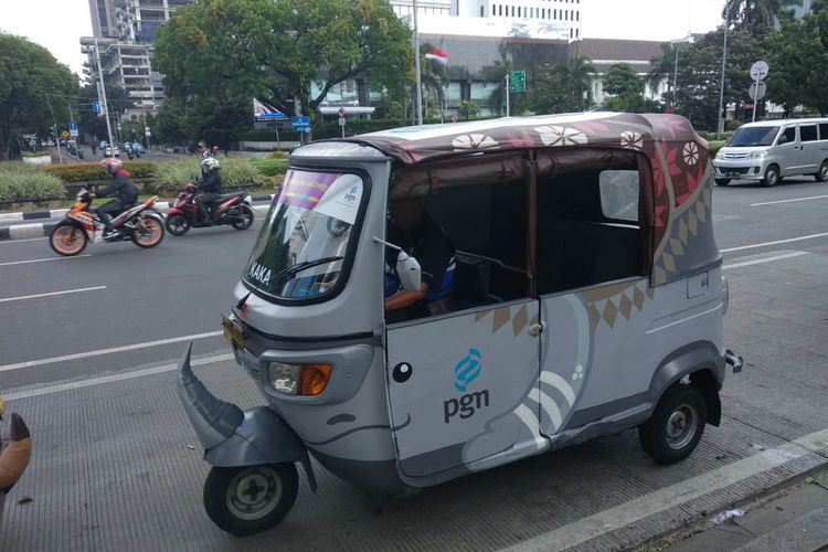 Bajaj yang menyerupai Kaka, maskot Asian Games 2018.