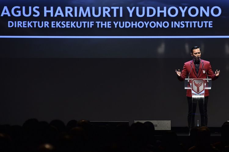 Direktur Eksekutif The Yudhoyono Institute Agus Harimurti Yudhoyono berpidato saat peluncuran The Yudhoyono Institute di Jakarta, Kamis (10/8/2017). The Yudhoyono Institute diluncurkan untuk melahirkan generasi masa depan dan calon pemimpin bangsa yang berjiwa patriotik, berakhlak baik dan unggul. ANTARA FOTO/Puspa Perwitasari/ama/17