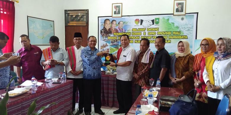 Sebanyak 15 orang Anggota Komisi E DPRD Provinsi Riau, melakukan studi banding pariwisata ke Provinsi Nusa Tenggara Timur (NTT), Selasa (17/4/2018). Mereka disambut oleh Kepala Dinas Pariwisata NTT Marius Ardu Jelamu.