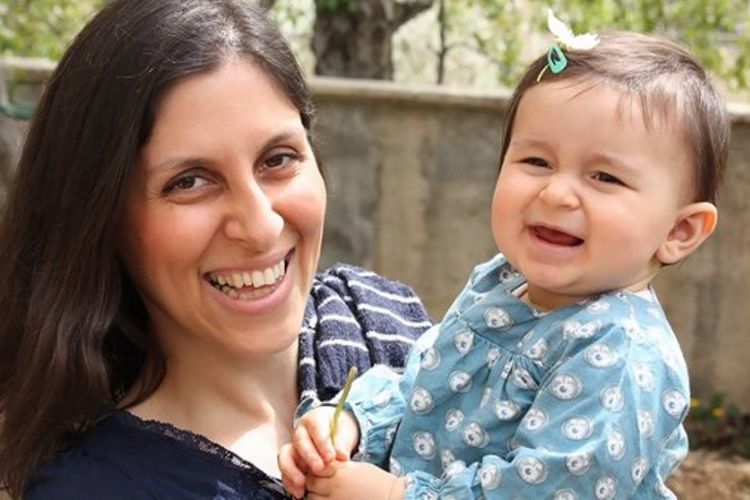 Nazanin Zaghari-Ratcliffe dan putrinya, Gabriella. Dua tahun terakhir, dia harus mendekam di penjara Iran atas tuduhan spionase