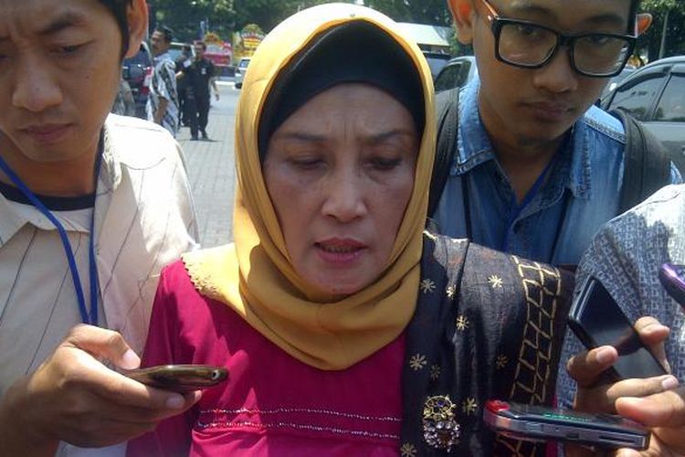 Eks Wakil Bupati Semarang dan juga anggota DPRD Jawa Tengah terpilih 2014-2019, Siti Ambar Fathonah yang ditetapkan sebagai tersangka kasus penipuan oleh Mabes Polri usai mengikuti pelantikan anggota DPRD Jateng di Semarang, Rabu (3/9/2014)