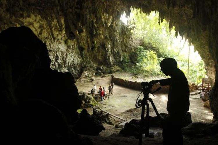 Situs purbakala Liang Bua, di Dusun Rampassa, Manggarai, Flores, Nusa Tenggara Timur, Minggu (3/6/2012). Di situs inilah arkeolog dari Pusat Penelitian Arkeologi Nasional bekerja sama dengan peneliti dari Australia menemukan kerangka manusia kerdil berjenis kelamin perempuan dengan ketinggian satu meter. Kerangka yang diberi nama Homo Floresiensis diperkirakan berusia 10.000 tahun.