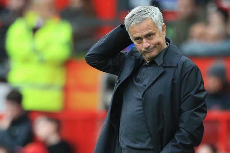 Ekspresi pelatih Manchester United, Jose Mourinho, dalam laga Liga Inggris kontra Wolverhampton Wanderers di Stadion Old Trafford, Manchester, Inggris pada 22 September 2018.
