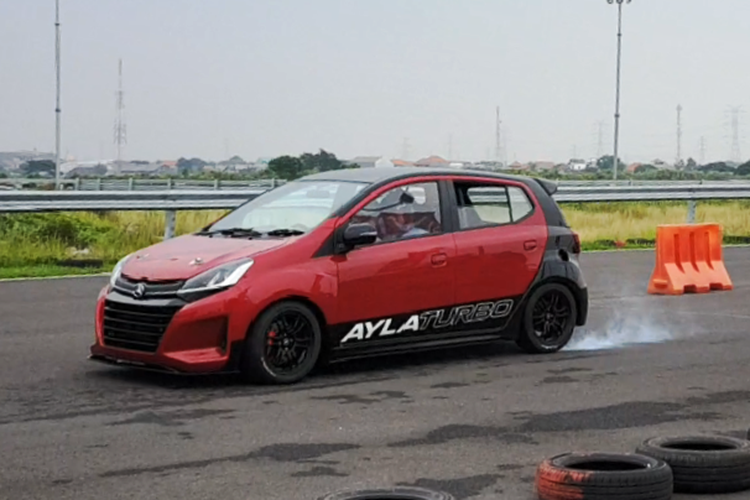 Daihatsu Ayla Turbo di Surabaya