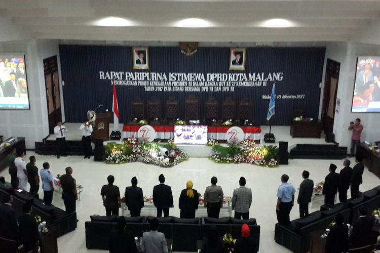 Suasana Sidang Istimewa Mendengarkan Pidato Kenegaraan Presiden RI dalam rangka HUT Kemerdekaan ke-72 RI di ruang Sidang Paripurna DPRD Kota Malang, Rabu (16/8/2017)