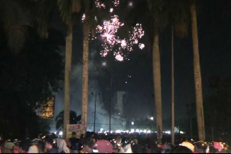 Warga memadati Lapangan Merdeka Pangkal Pinang menyambut tahun baru 2018.