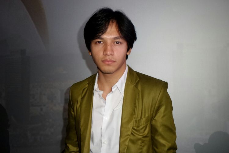 Artis peran Jefri Nichol saat berpose di gala premiere film One Fine Day di CGV Blitz Megaplex Grand Indonesia, Tanah Abang, Jakarta Pusat, Senin (9/10/2017).