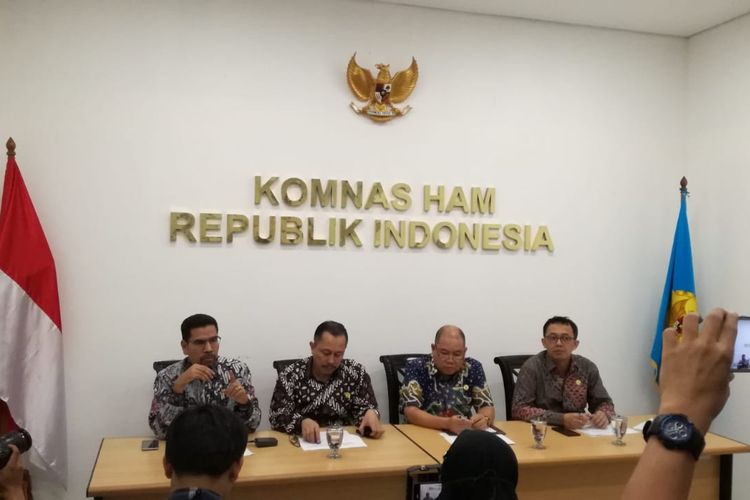 Tim Pemantau Pileg dan Pilpres 2019 Komisi Nasional Hak Asasi Manusia (Komnas HAM) menyampaikan hasil pemantauan di 5 provinsi, yaitu di Banten, Jawa Barat, Jawa Timur, Kalimantan Tengah dan Sulawesi Selatan.