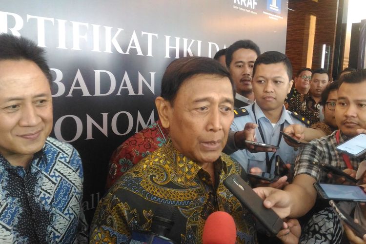 Menteri Koordinator Bidang Politik, Hukum, dan Keamanan (Menko Polhukam) Wiranto di Hotel JS Luwansa, Jakarta Selatan, Senin (8/4/2019).   